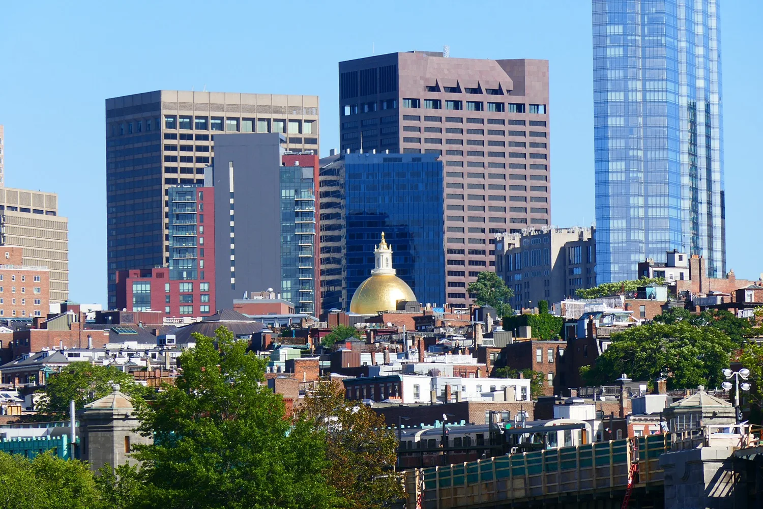 Beacon Hill and Massachusetts State House P1010887.jpg