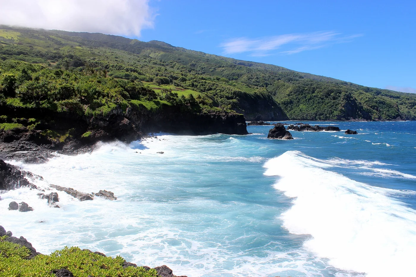 Rocky coastline near Hāna on Maui