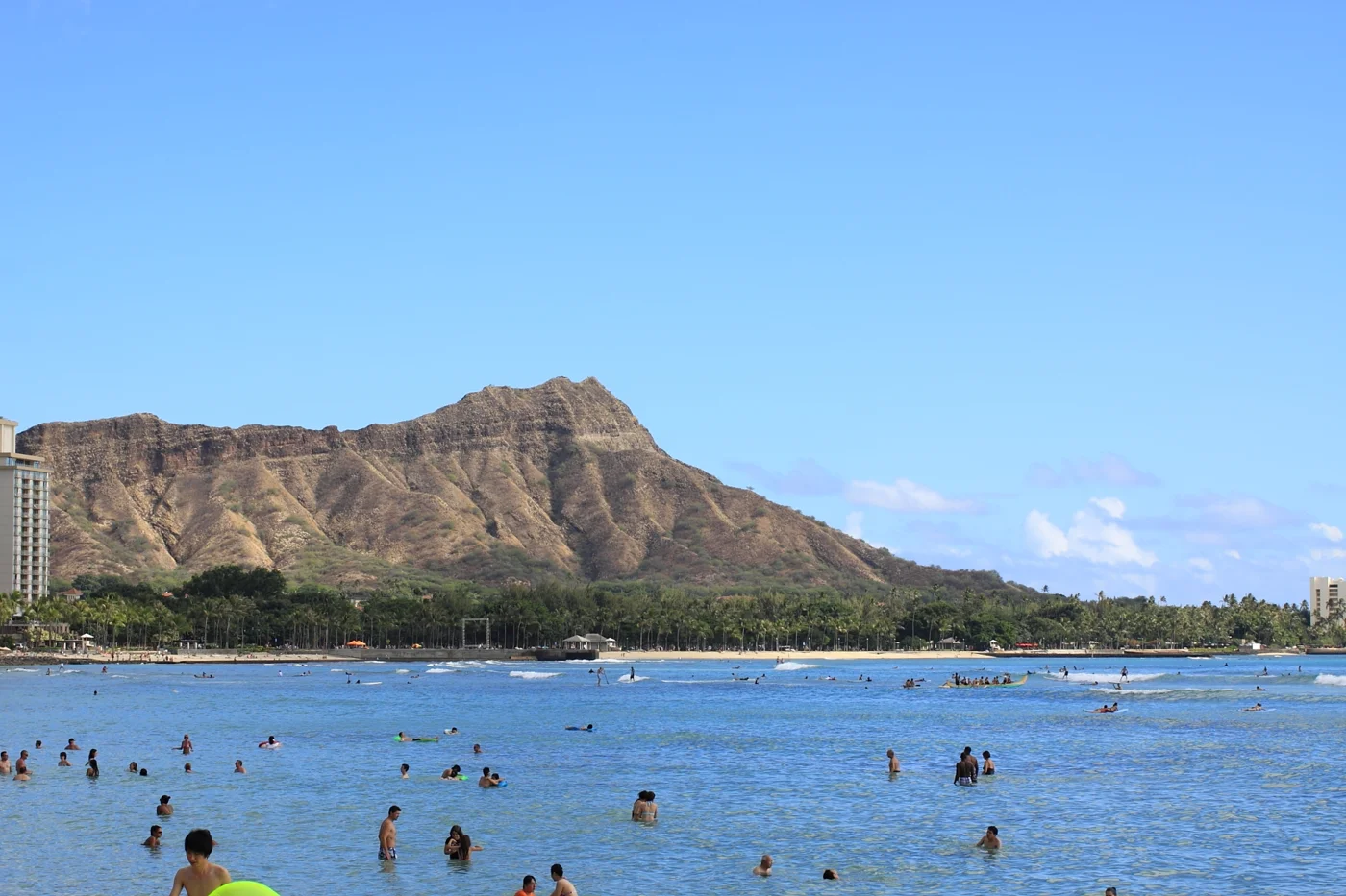 Lēʻahi (Diamond Head) above Waikīkī Beach