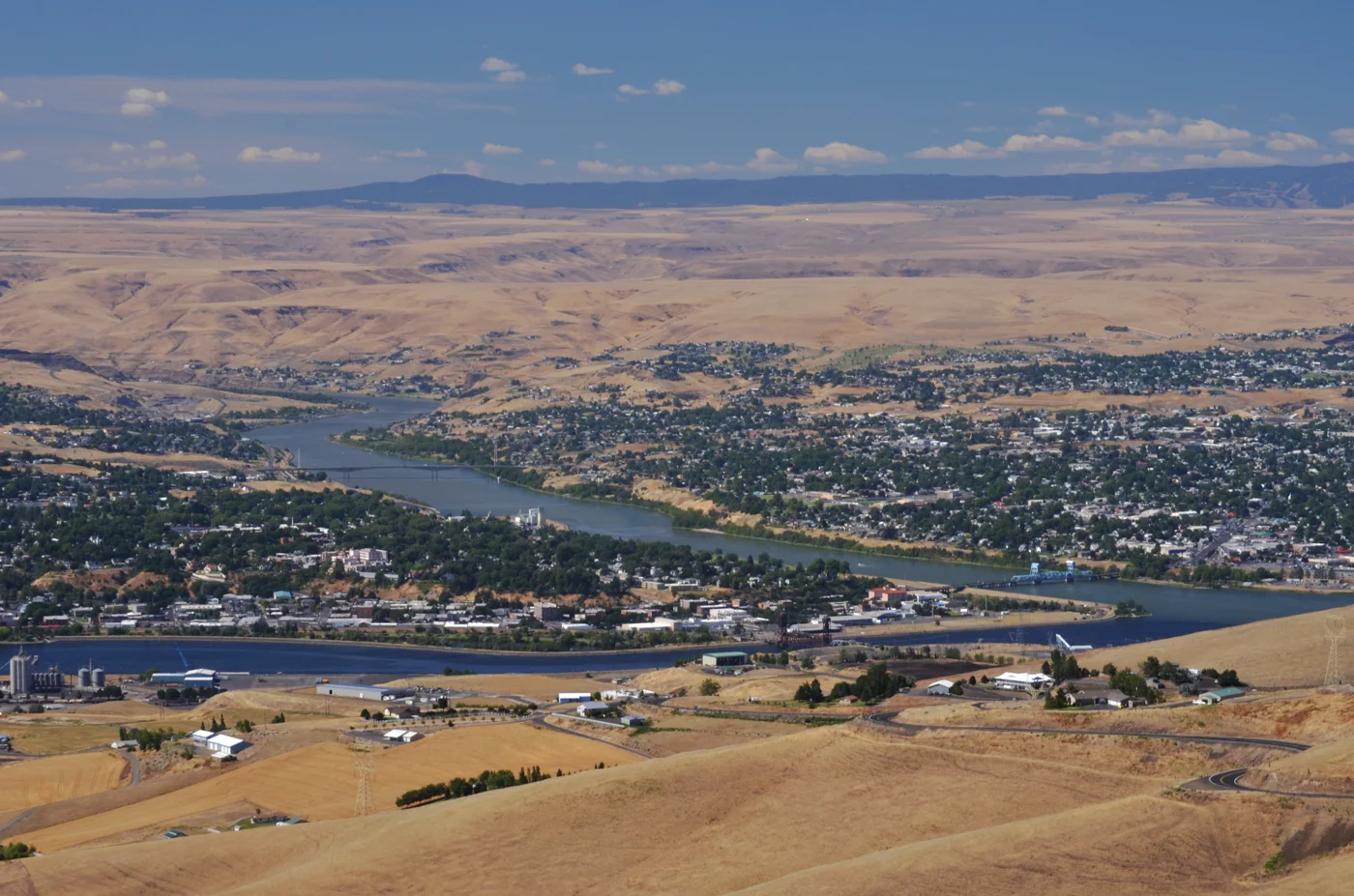 The Clearwater and Snake river confluence and the Lewiston–Clarkston valley