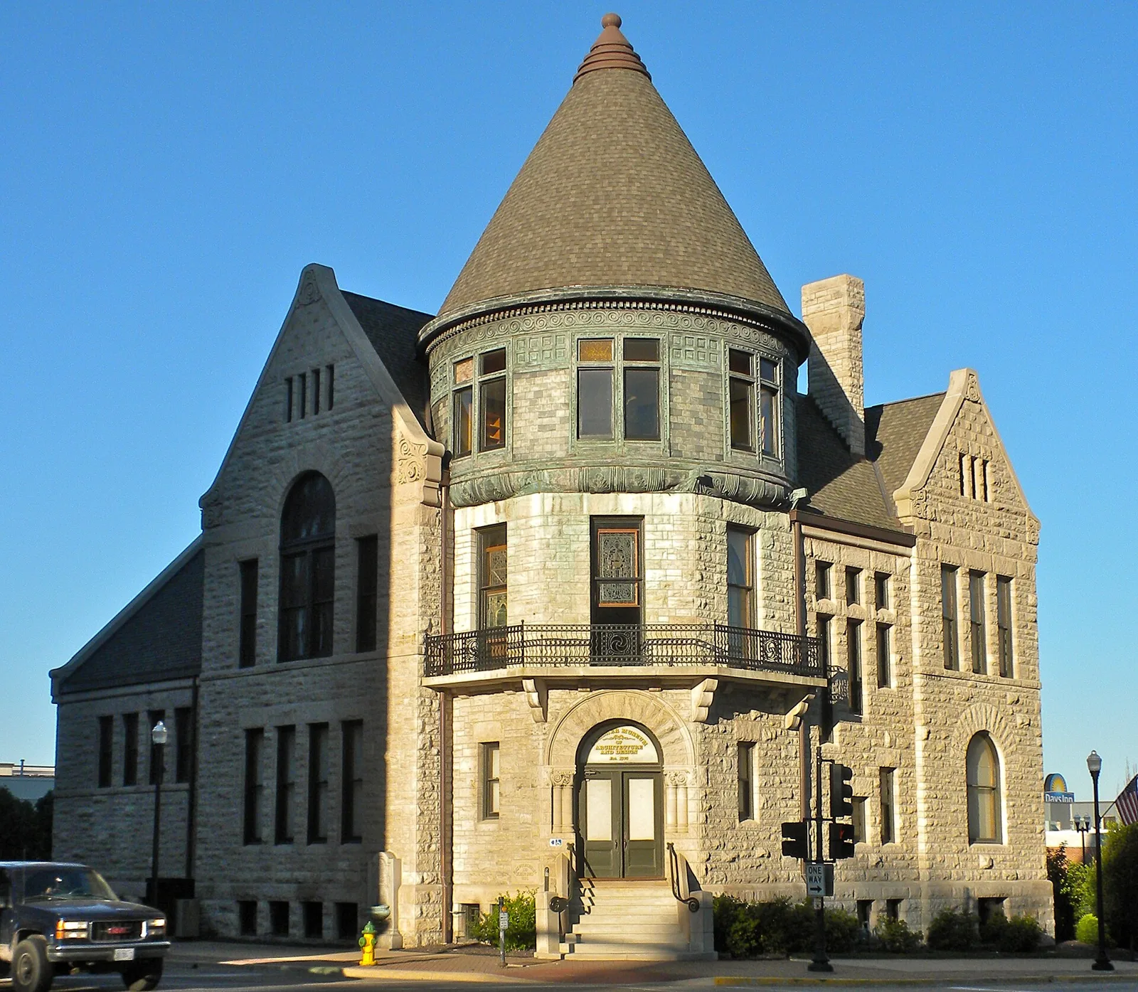 Former public library building in Quincy