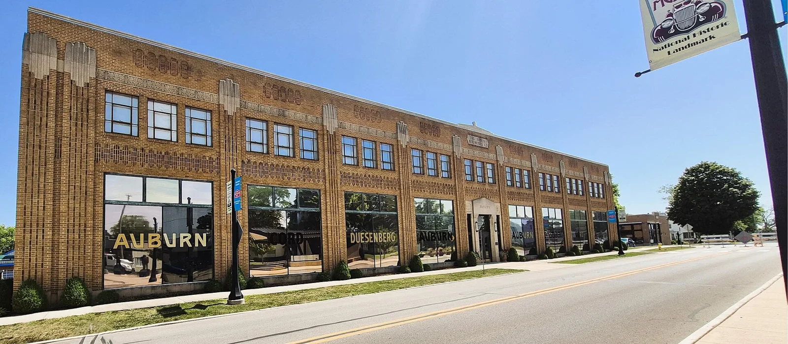 Auburn Cord Duesenburg Automobile Museum.jpg