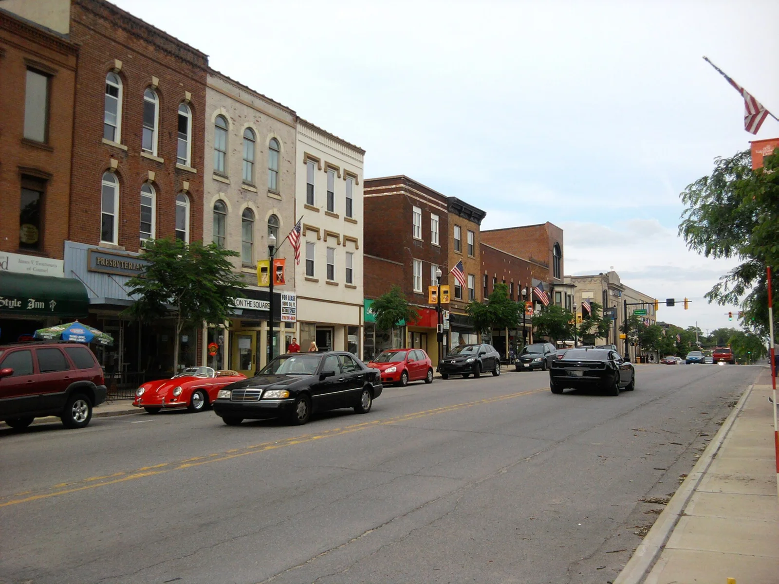 Lincolnway in downtown Valparaiso.jpg