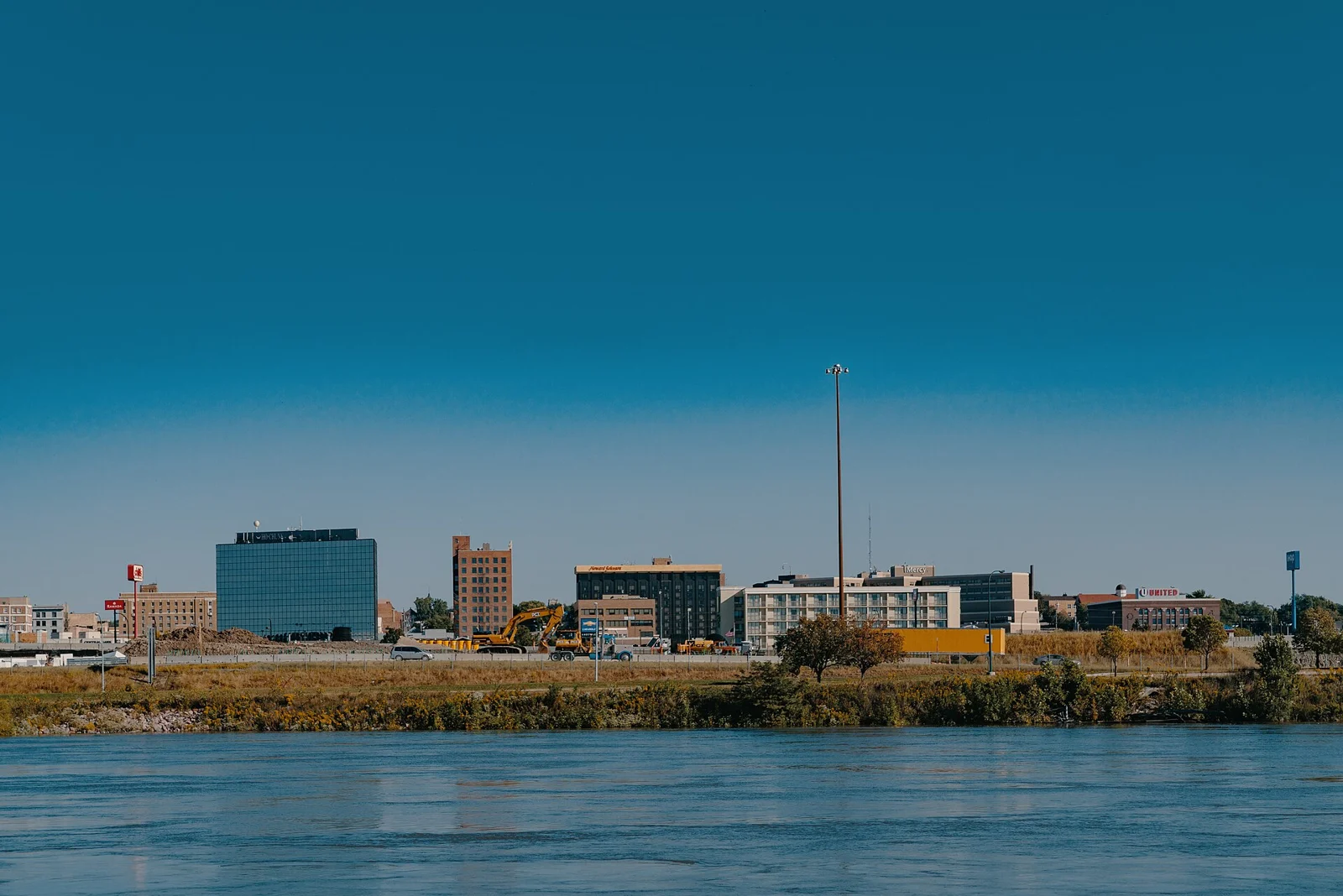 Sioux City, Iowa Skyline and Missouri River (45565785651).jpg