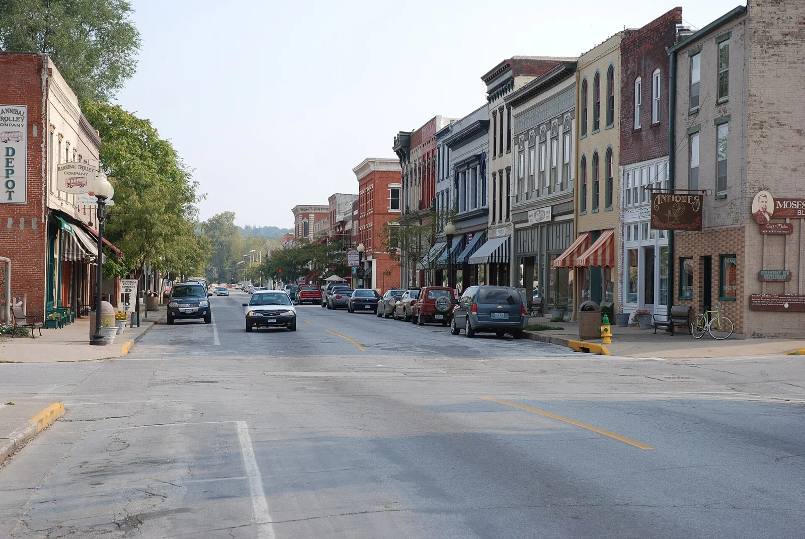 Main Street Hannibal Missouri southwards.jpg