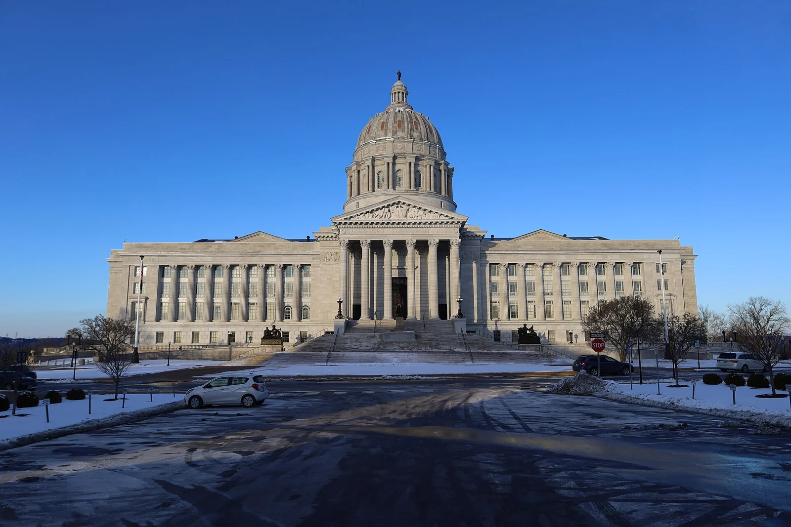 Missouri Capitol exterior 2025a.jpg