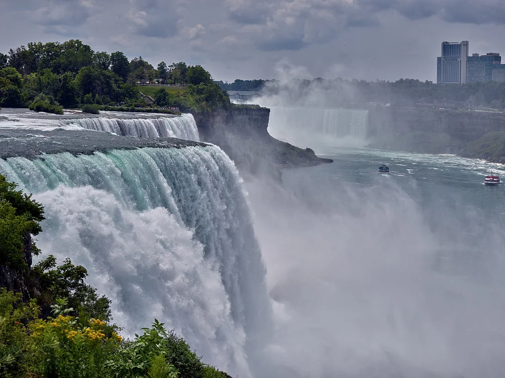 View of the American Falls waterfall at Niagara Falls on the Niagara River in the New York State city of the same name. It and the nearby Horseshoe Falls on the Canadian side of the river are popular tourist attractions and natural wonders long depicted on post cards