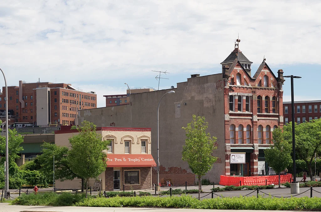 The aging Syracuse, New York, building to the right in downtown Syracuse, New York, was the longtime home of a custom jewelry store, which moved out to make way for a wholesale renovation of the building