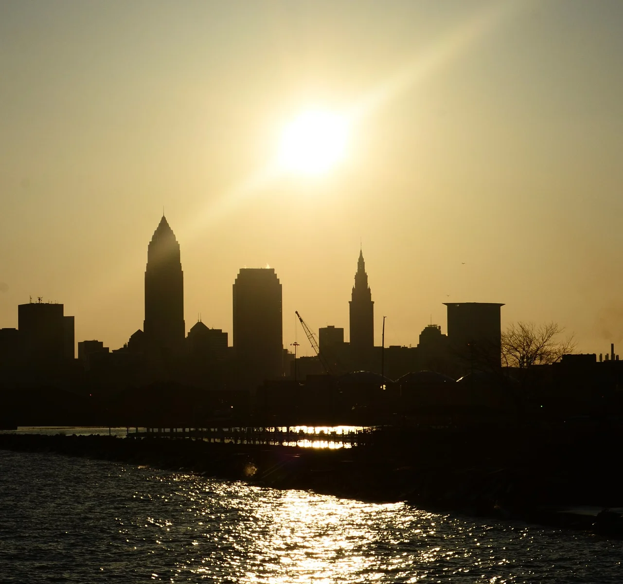 Cleveland, Ohio Skyline at Sunrise at Edgewater Park (8668178727).jpg