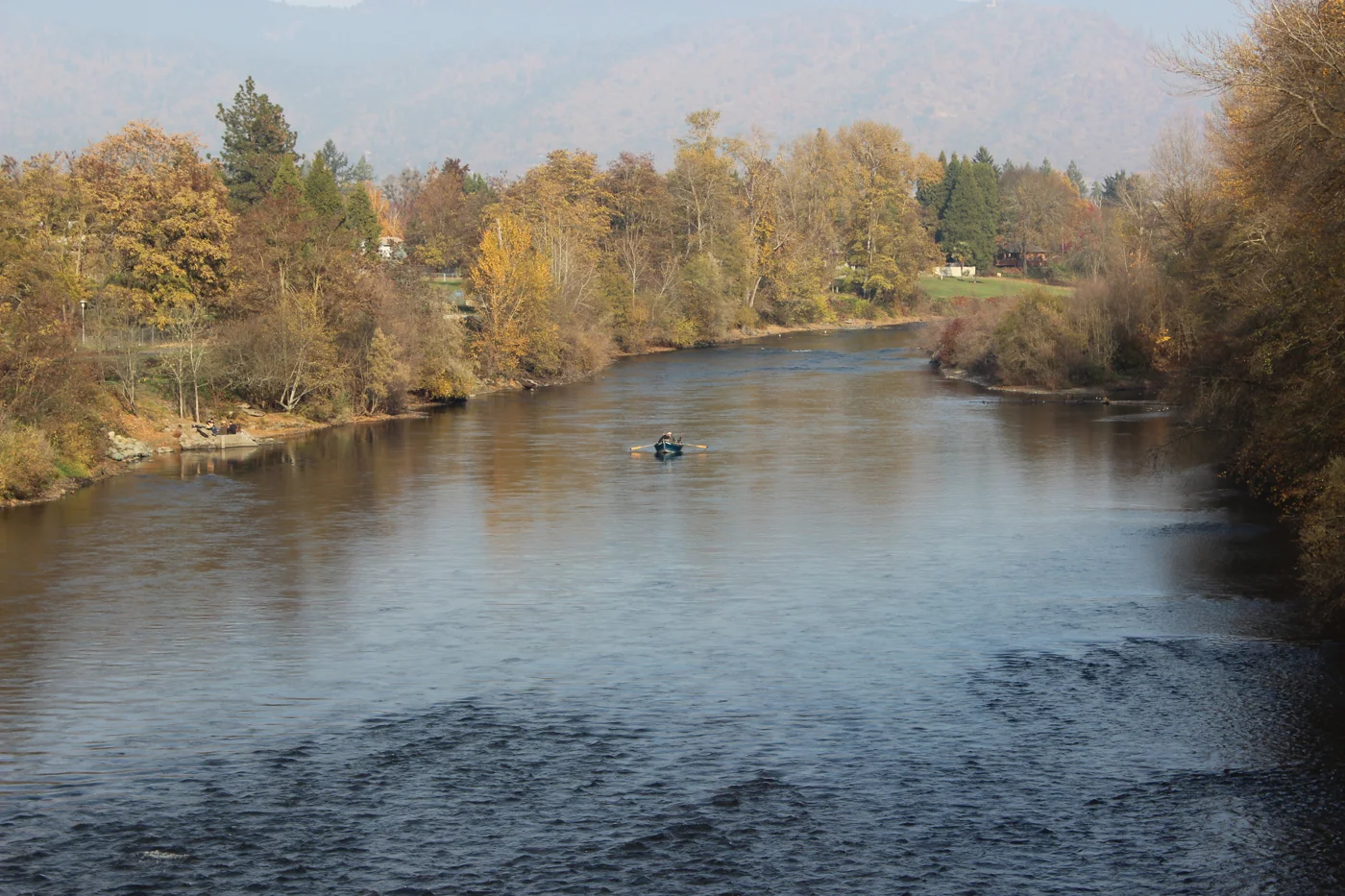 A pedestrian bridge over the Rogue River at Grants Pass, Oregon