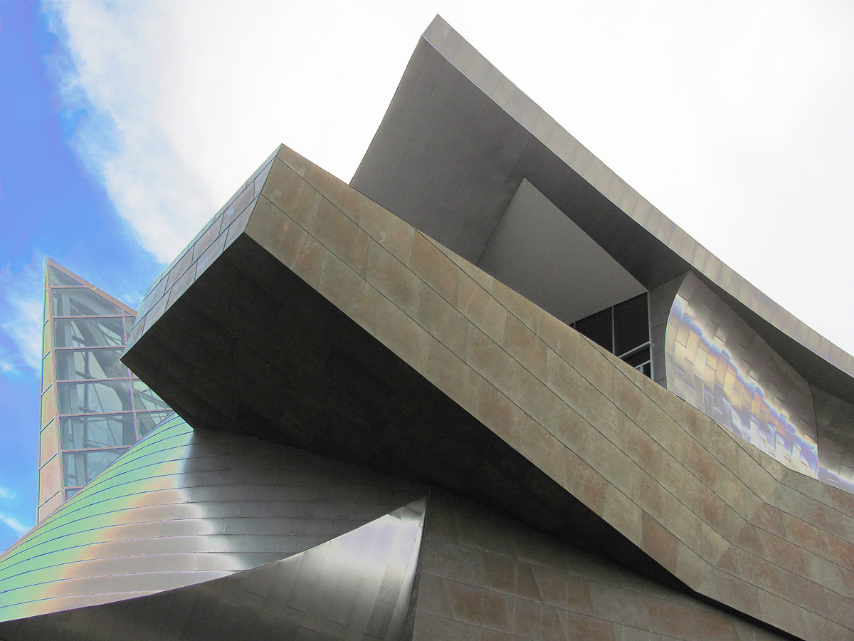 The Taubman Museum of Art is an impressive new building in downtown Roanoke, Virgina, designed by L.A. architect Randall Stout (who was a senior associate of Frank Gehry's for many