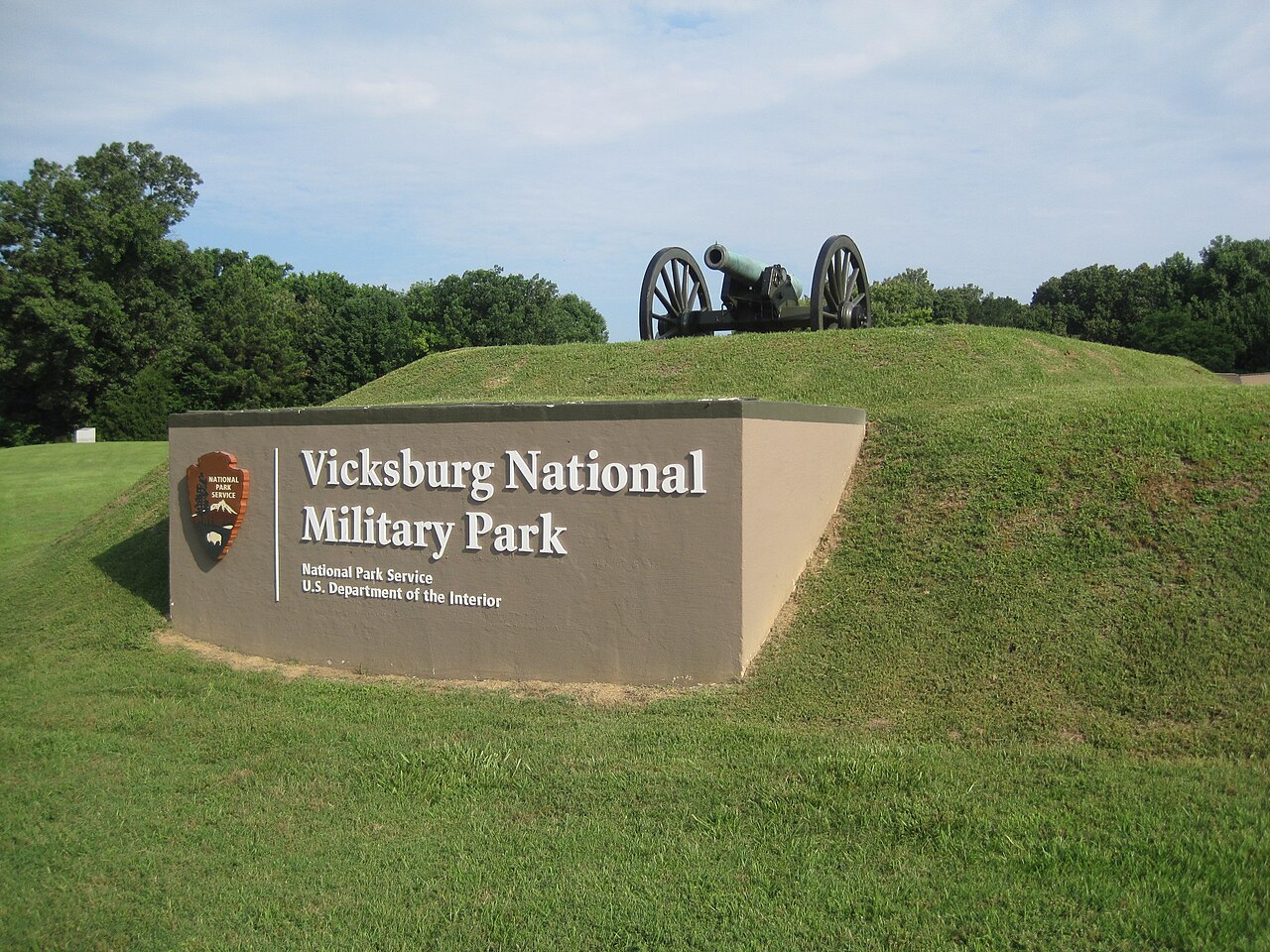 Entrance sign to Vicksburg National Military Park