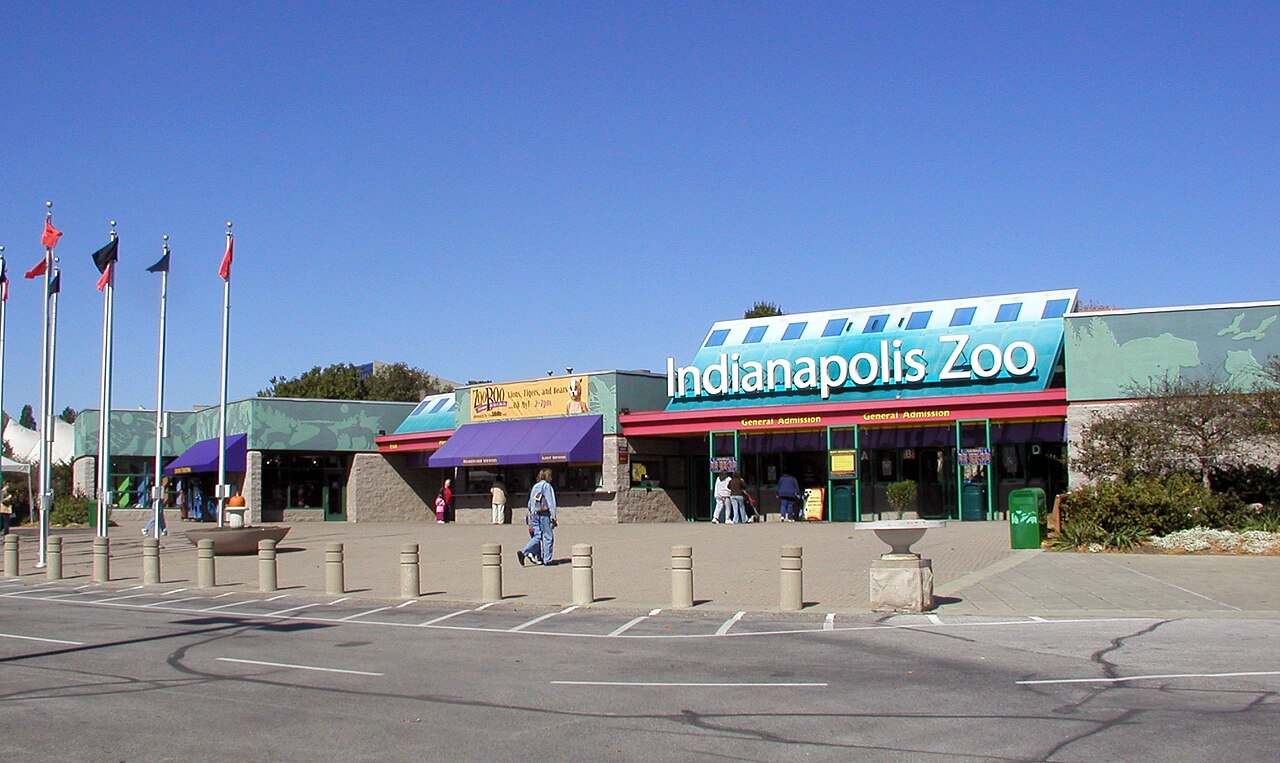 Entrance to the w:Indianapolis Zoo .