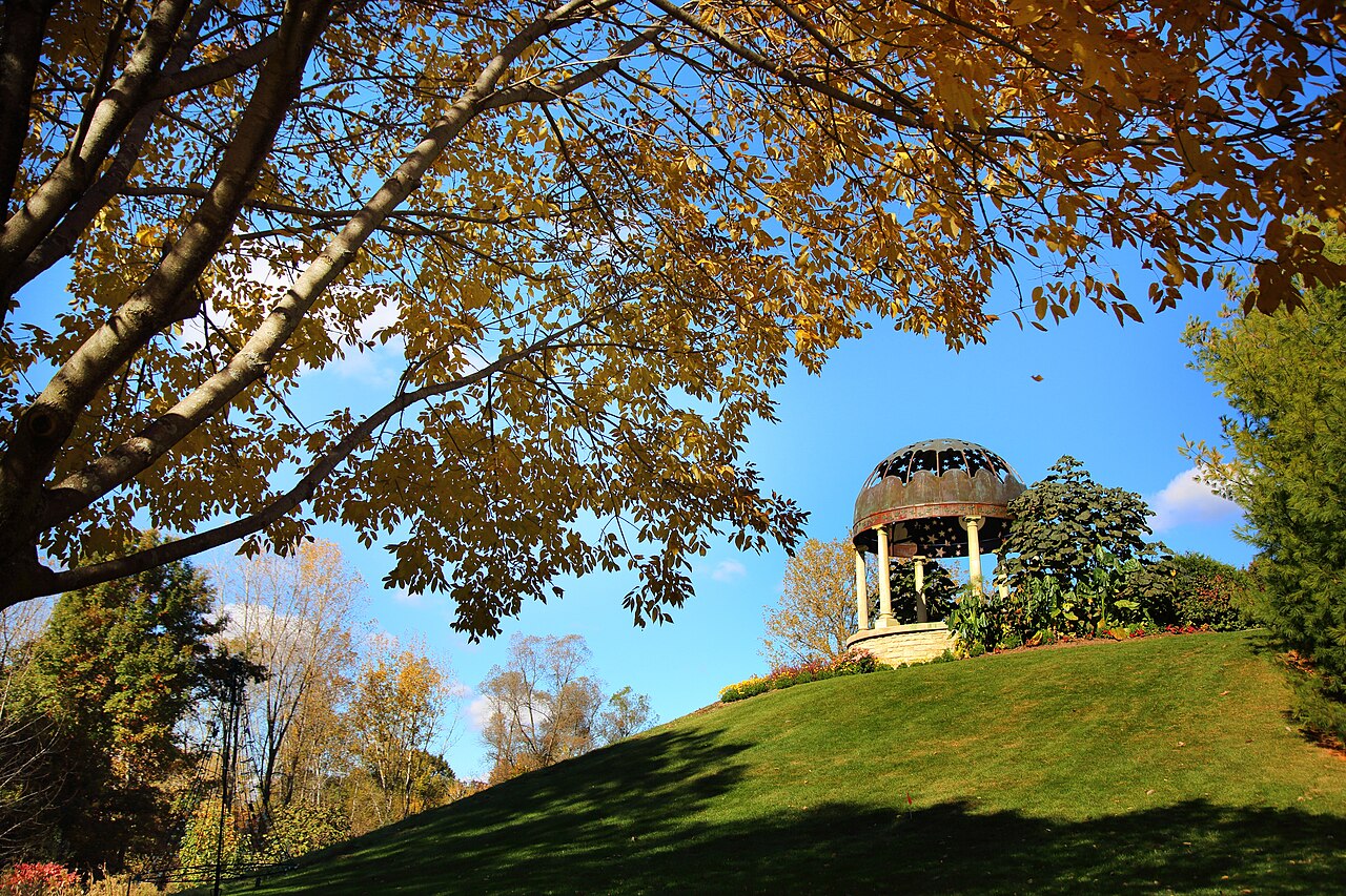 Green Bay Botanical Garden in autumn, photographed in 2015